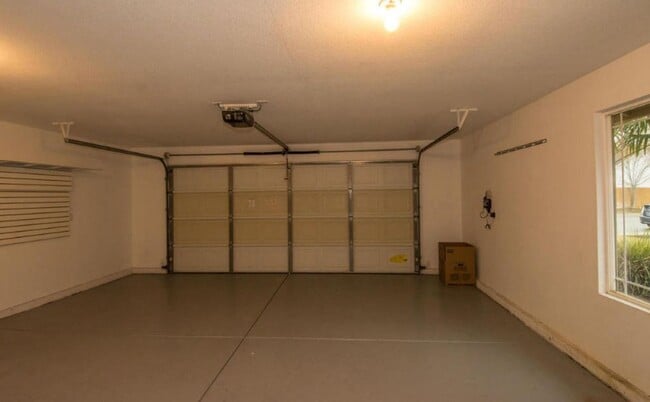 Photo - $300 Move in Special - Beautiful South Red...