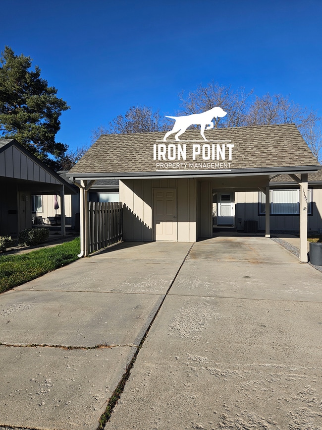 Photo - 2bed/2bath duplex on the Bench w/covered parking, appliances & landscaping included.