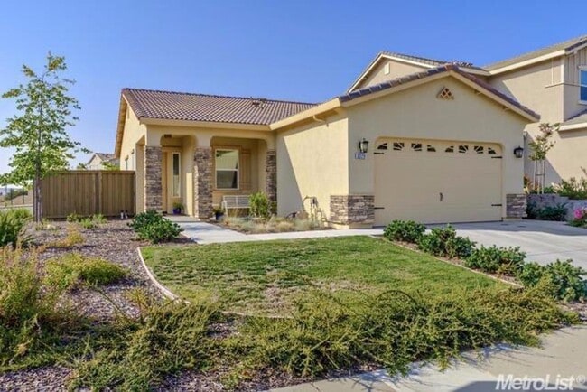 Building Photo - Beautiful 3 Bedroom, 2 Bathroom, 1,295 sqft. Empire Ranch Home for Lease.