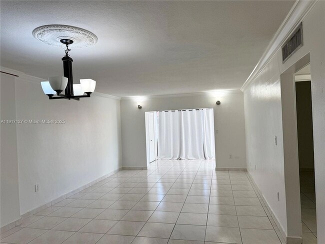 Photo - 1850 W 56th St Unidad 2404