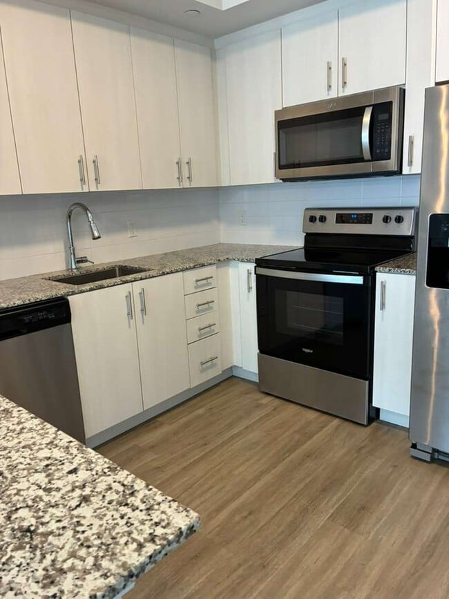 Photo - 1475 W 31st St Unit C2