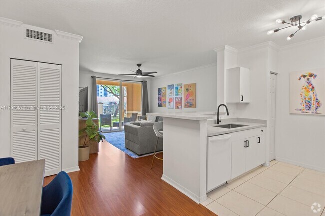 Building Photo - 6831 SW 44th St Unit 101 Rental