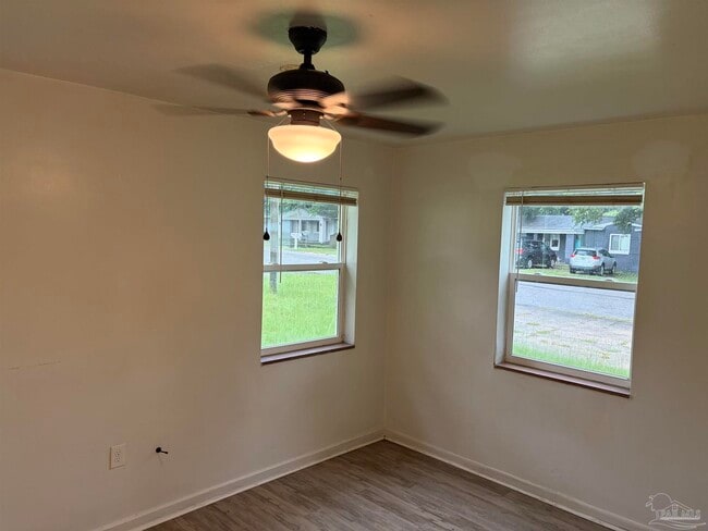 Photo - 107 Holmes Dr