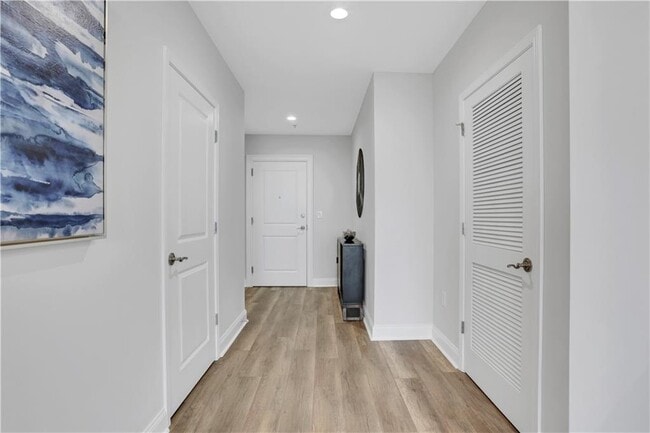 Photo - 270 17th St NW Unidad 3308