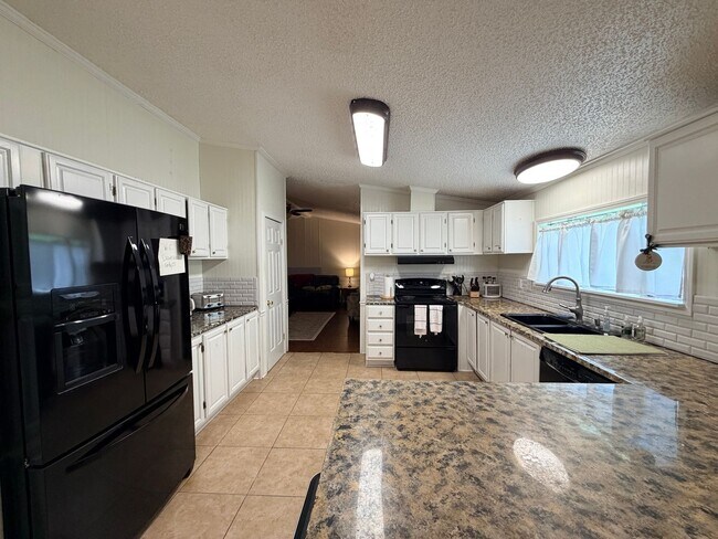 7810 W Lakeshore Dr