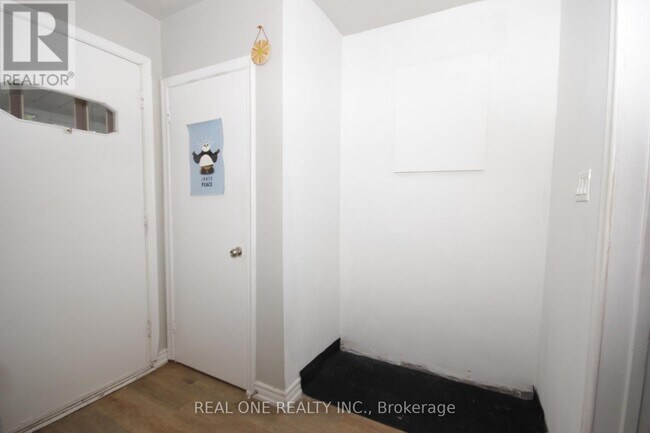 Photo - 157 Shropshire Dr