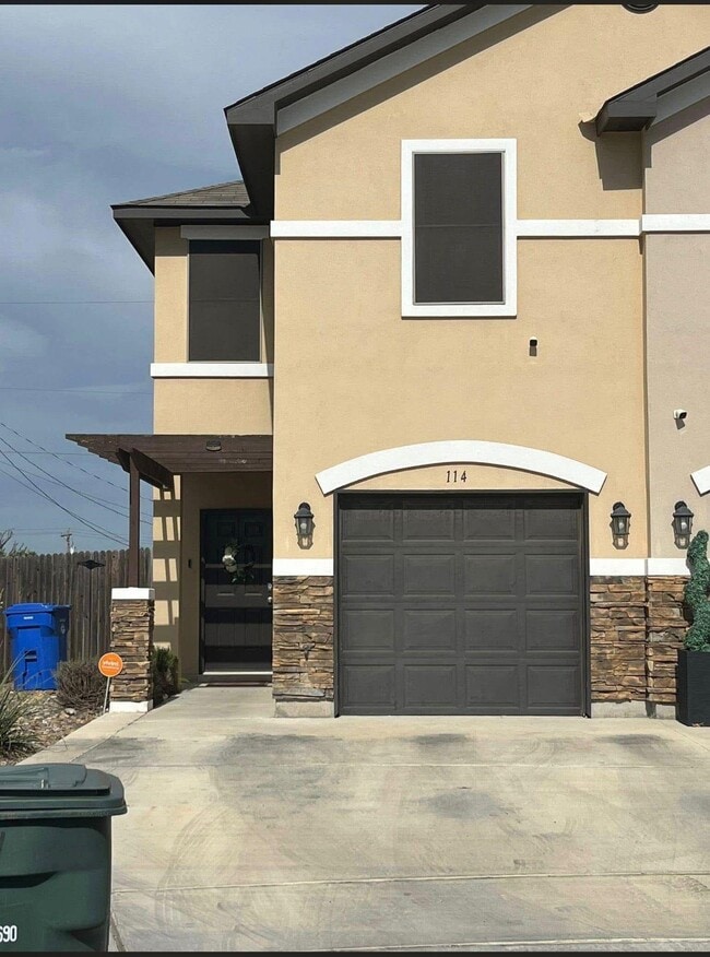 Photo - 114 Niagara Dr.