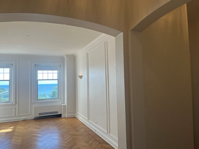 Photo - 925 E Wells St Unidad 324/325