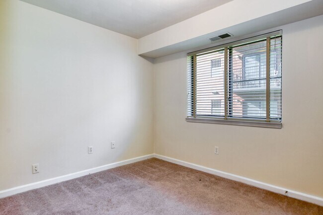 Photo - 2 bed/1 bath Undergrads. On bus line. Pet Friendly. Unit B