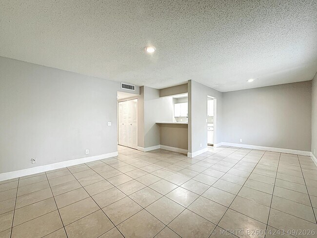 Photo - 719 Meadows Cir