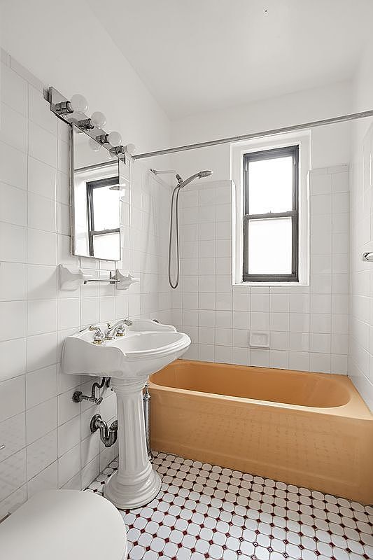 Photo - 35-30 73rd St Unit 6A