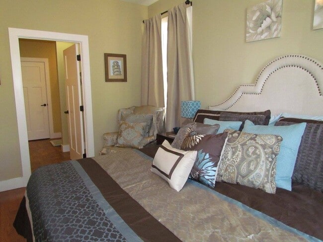 Photo - 14 Constitution Ct