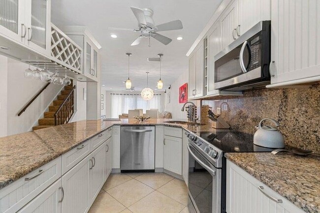 Building Photo - 842 SE 19th Ave