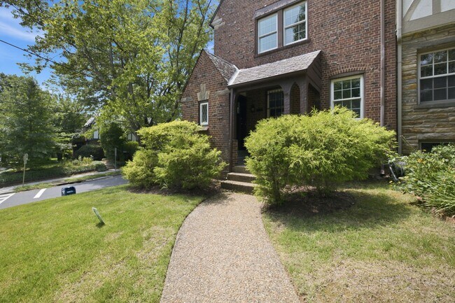 Photo - 1500 44th St NW
