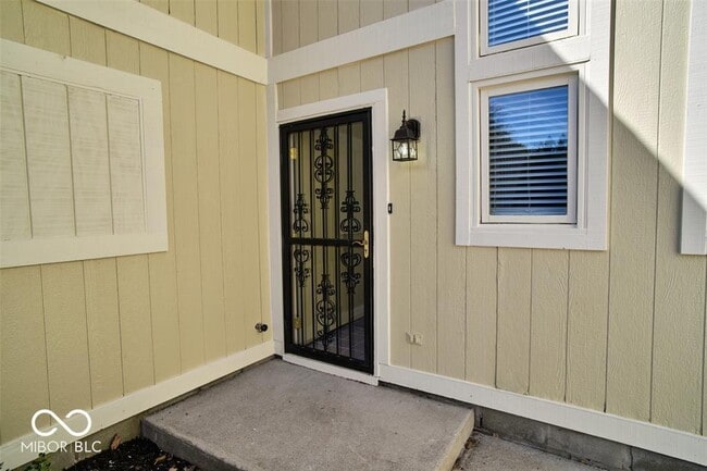 Photo - 9740 Lakeshore Dr E
