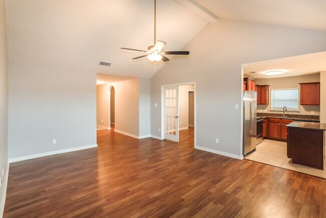 Photo - 111 Cottonwood Dr