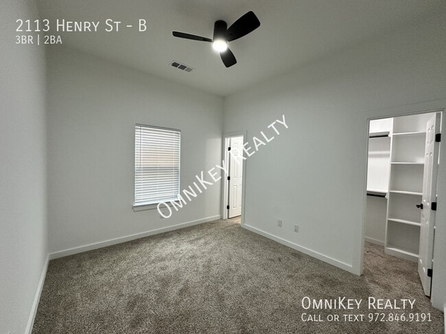 Photo - 2113 Henry St Unit B