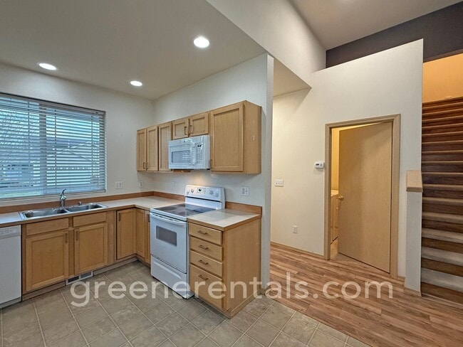 Photo - 3BR/2.5BA Townhome in Established Olympia Neighborhood