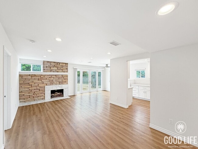 Photo - Charming 3B/2BA Home with Attached Garage, Large Yard and Modern Comforts in Quiet Baseball Field... Unit 4765