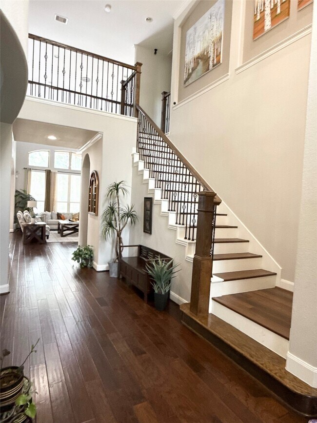 Photo - 166 Lindenberry Cir