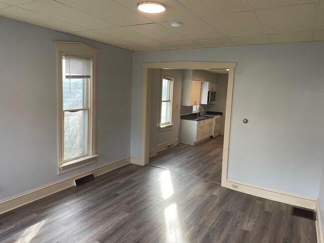 Photo - 146 E Main St