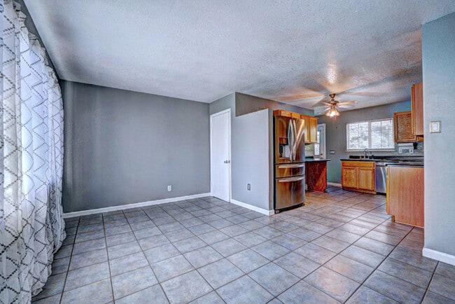 Photo - 2801 Hall Ave