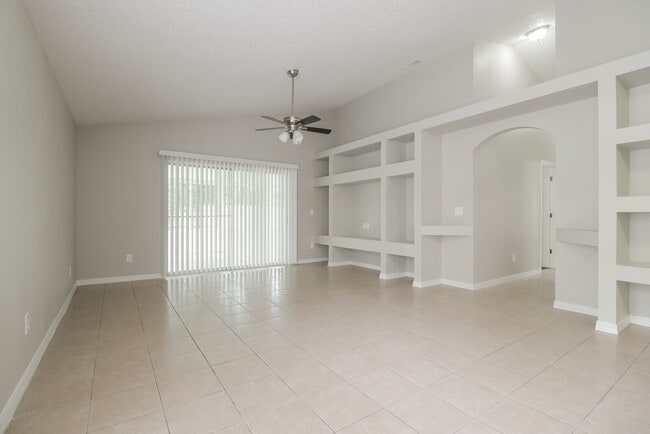 220 Easton Cir