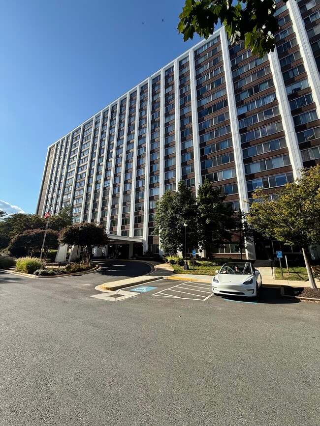 Building Photo - 11801 Rockville Pike Unit 211