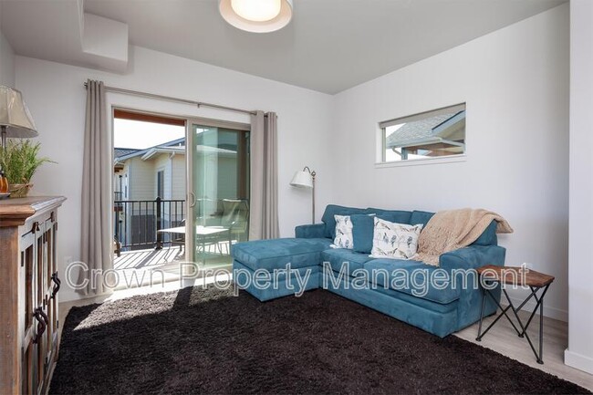 Photo - 206 Sawyer Ln