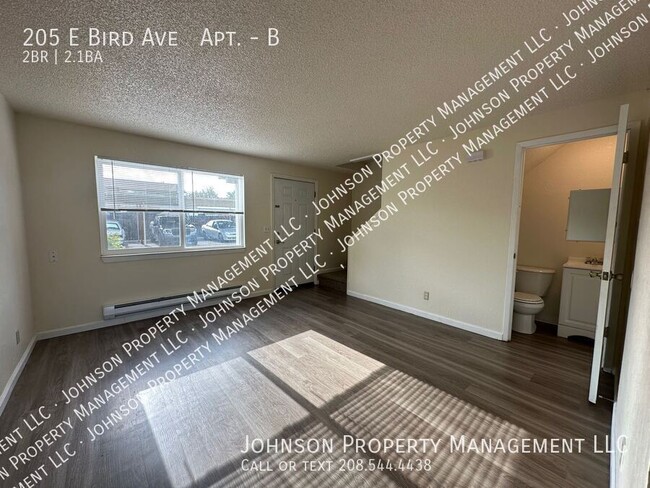 205 E Bird Ave Unidad B