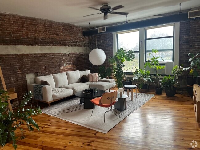 Building Photo - 600 Columbia Rd Unit 21 Rental