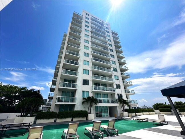Building Photo - 1871 NW S River Dr Unit 1004 Rental