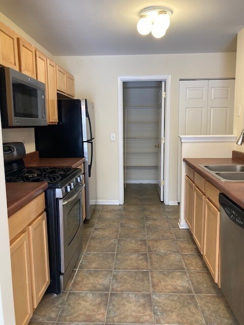 Photo - 2441 Stoughton Cir Unidad 2441