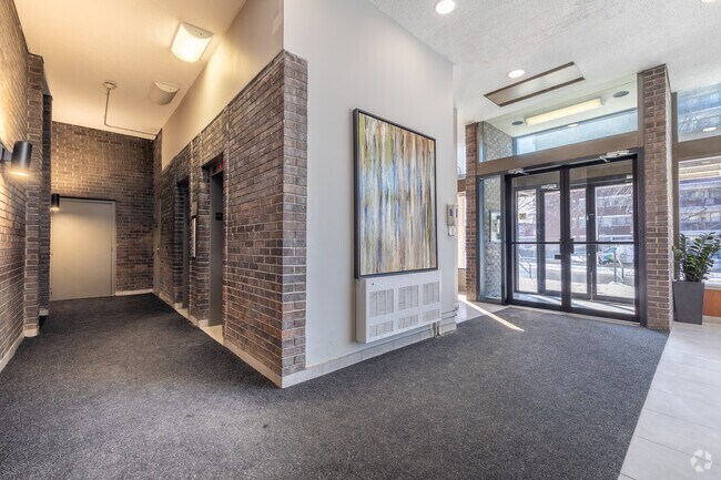 Entrée du bâtiment - 5505 Boul Cavendish