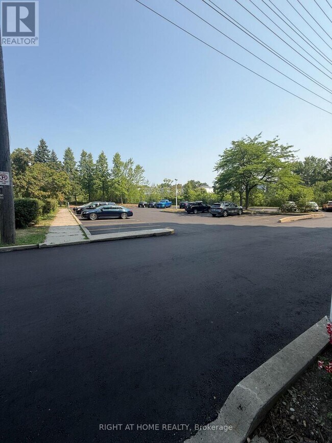 Photo - 855 Wilson Rd N