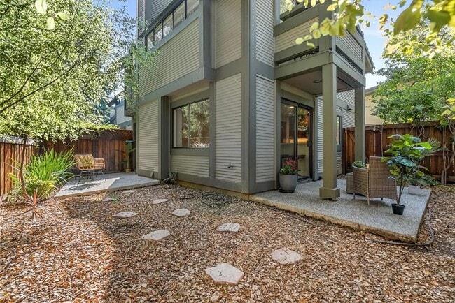 Photo - 1337 Alma St