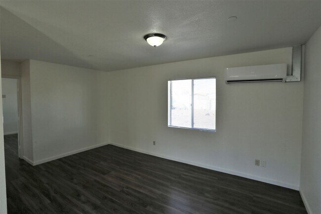 Photo - 9817 Stephens St Unidad 9817 N Stephens Street, # D