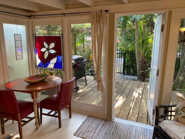 Photo - 3084 Jefferson St