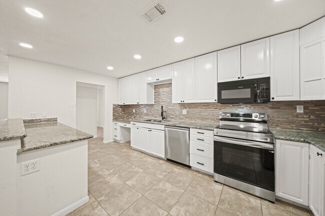 Photo - 6711 Pickett Dr