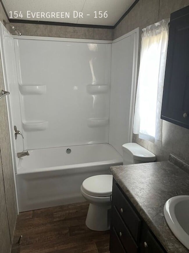 Building Photo - 154 Evergreen Dr