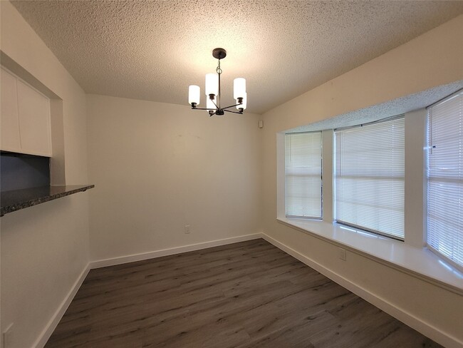 Photo - 10652 Hamlin Dr