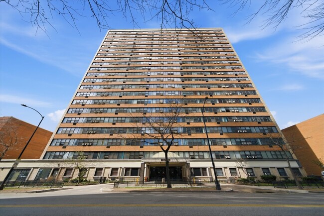 Building Photo - 6030 N Sheridan Rd Unit 1001