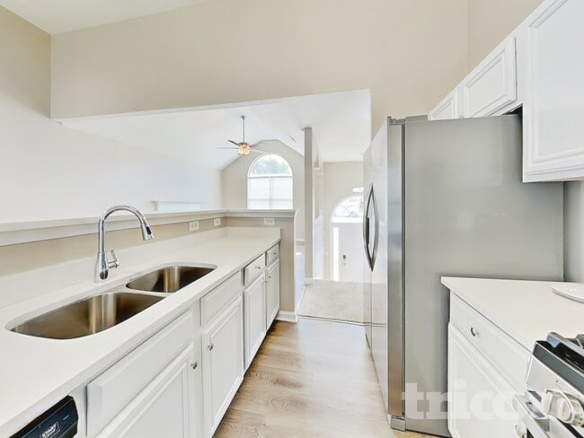 Photo - 7192 Tanger Blvd