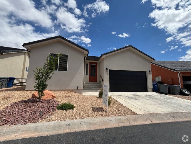 Building Photo - SPACIOUS HOME FOR RENT!
