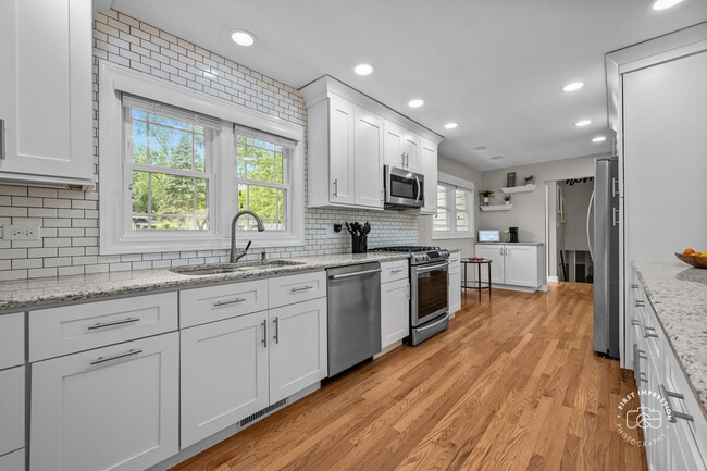 Photo - 325 Hemlock Ln