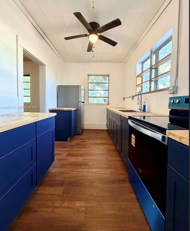 Photo - 445 SW 24th Rd