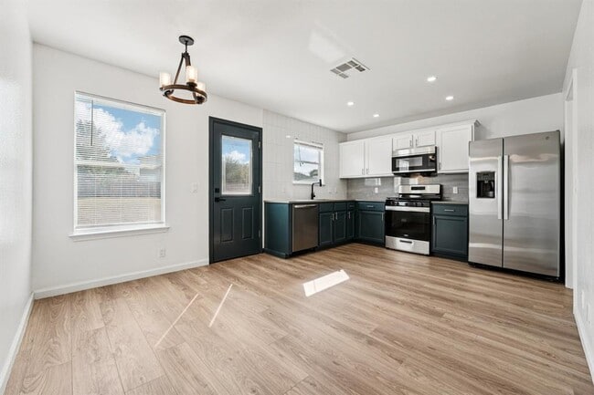 Photo - 429 Atlantis