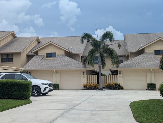 Photo - 16941 Waterbend Dr Unidad 152