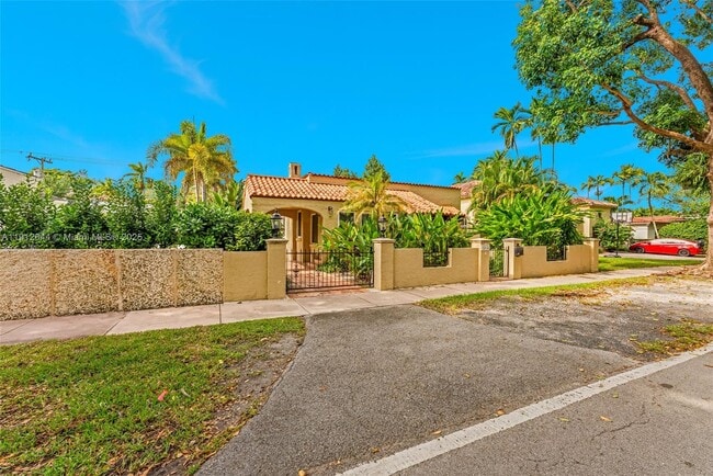 Photo - 1514 Capri St