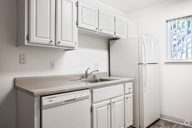 1BR, 1BA - Winsor - Woodcreek Apartments